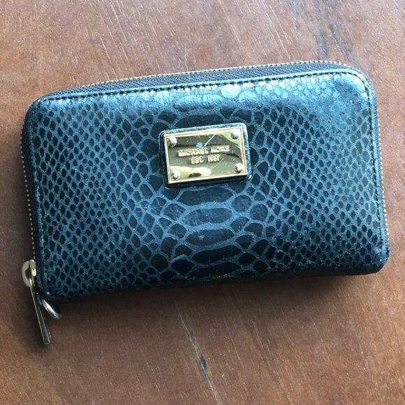 MICHAEL KORS Black Python Zip Wallet - Picture 1 of 8